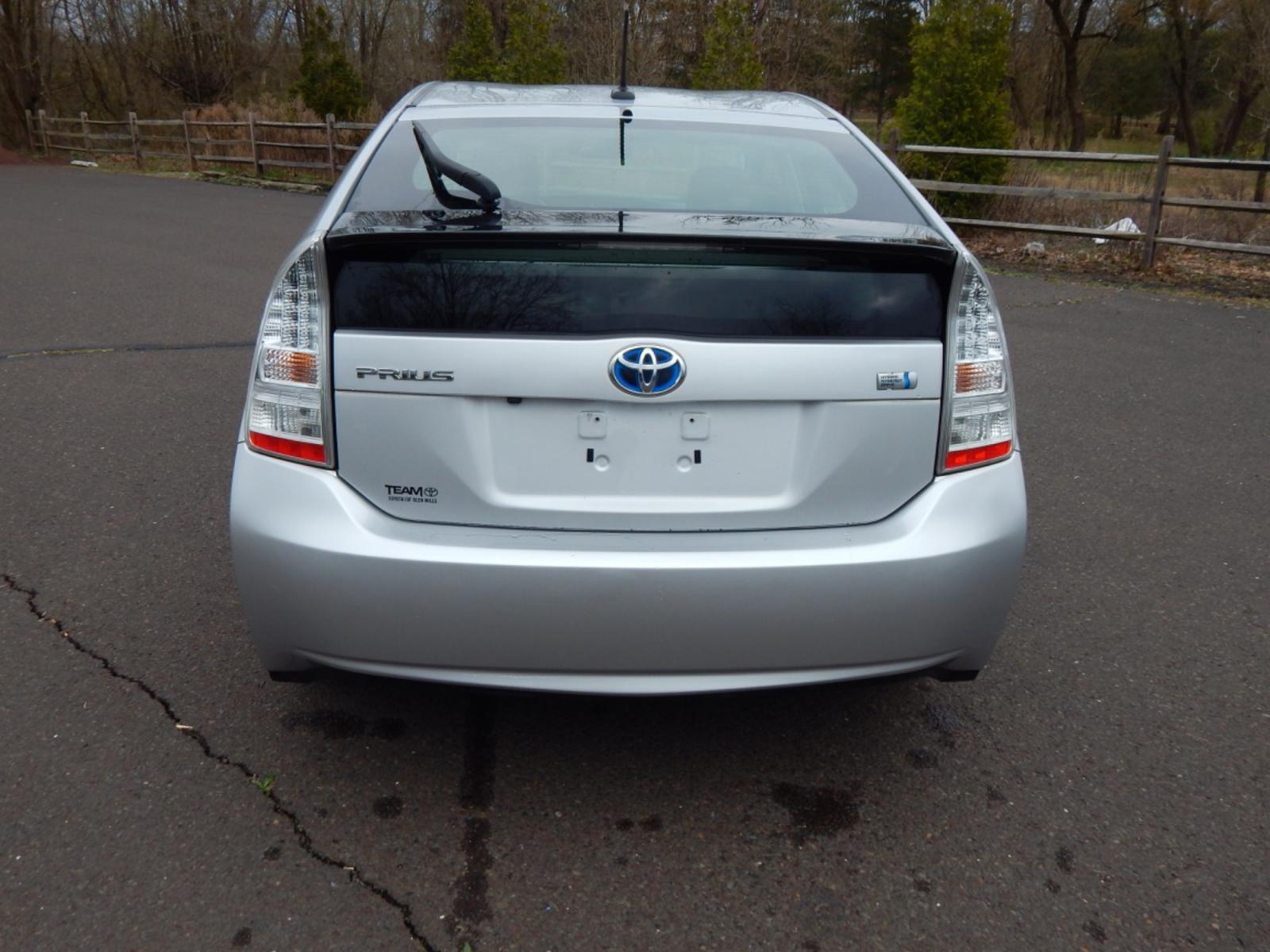 2010 Silver /Gray Leather Toyota Prius IV (JTDKN3DU1A0) with an 1.8 liter 4cyl hybrid engine, CVT Automatic transmission, located at 6528 Lower York Road, New Hope, PA, 18938, (215) 862-9555, 40.358707, -74.977882 - Here for sale is a 2010 Toyota Prius 4 hatchback. Under the hood is a strong running 1.8 liter 4 cylinder hybrid engine which puts power to the front wheels via a smooth transmission. Features include; Gray leather interior, keyless entry, 2 master keys, cruise control, tilt steering wheel, cold A - Photo #7